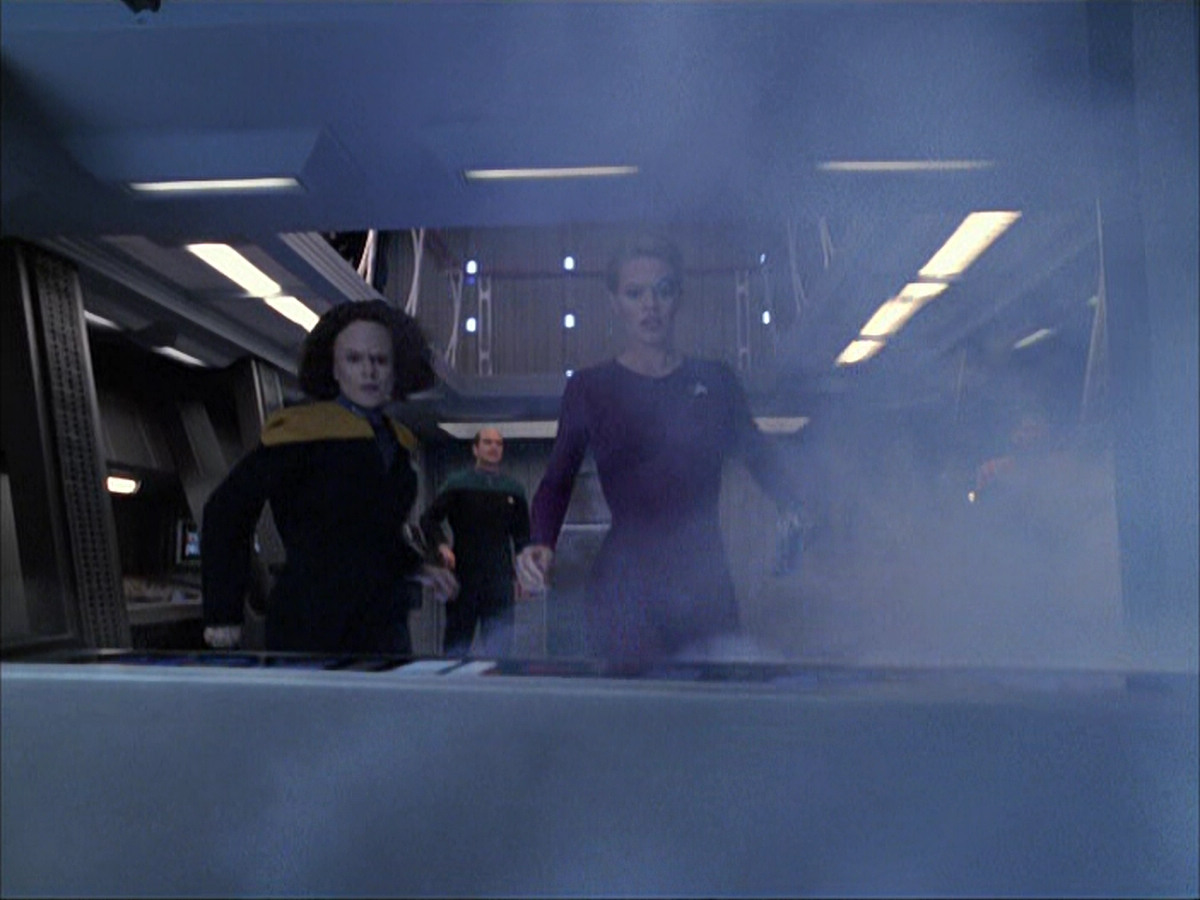 extant_StarTrek_VOY_6x04-TinkerTenorDoctorSpy_01879.jpg
