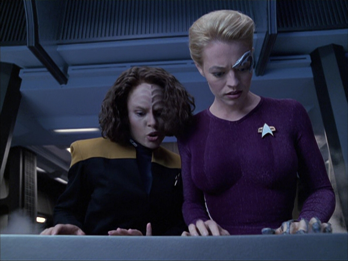 extant_StarTrek_VOY_6x04-TinkerTenorDoctorSpy_01883.jpg