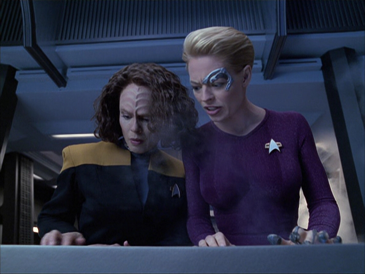 extant_StarTrek_VOY_6x04-TinkerTenorDoctorSpy_01900.jpg