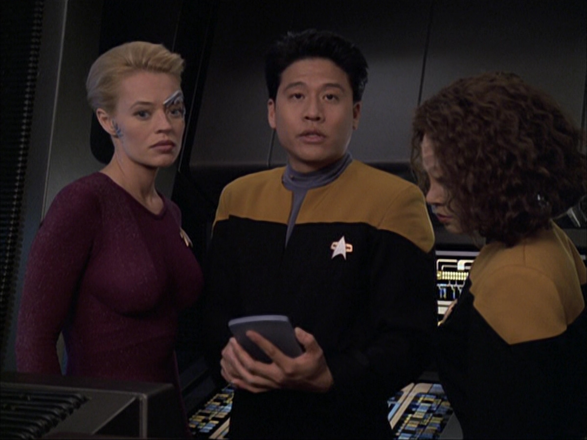 extant_StarTrek_VOY_6x04-TinkerTenorDoctorSpy_01934.jpg