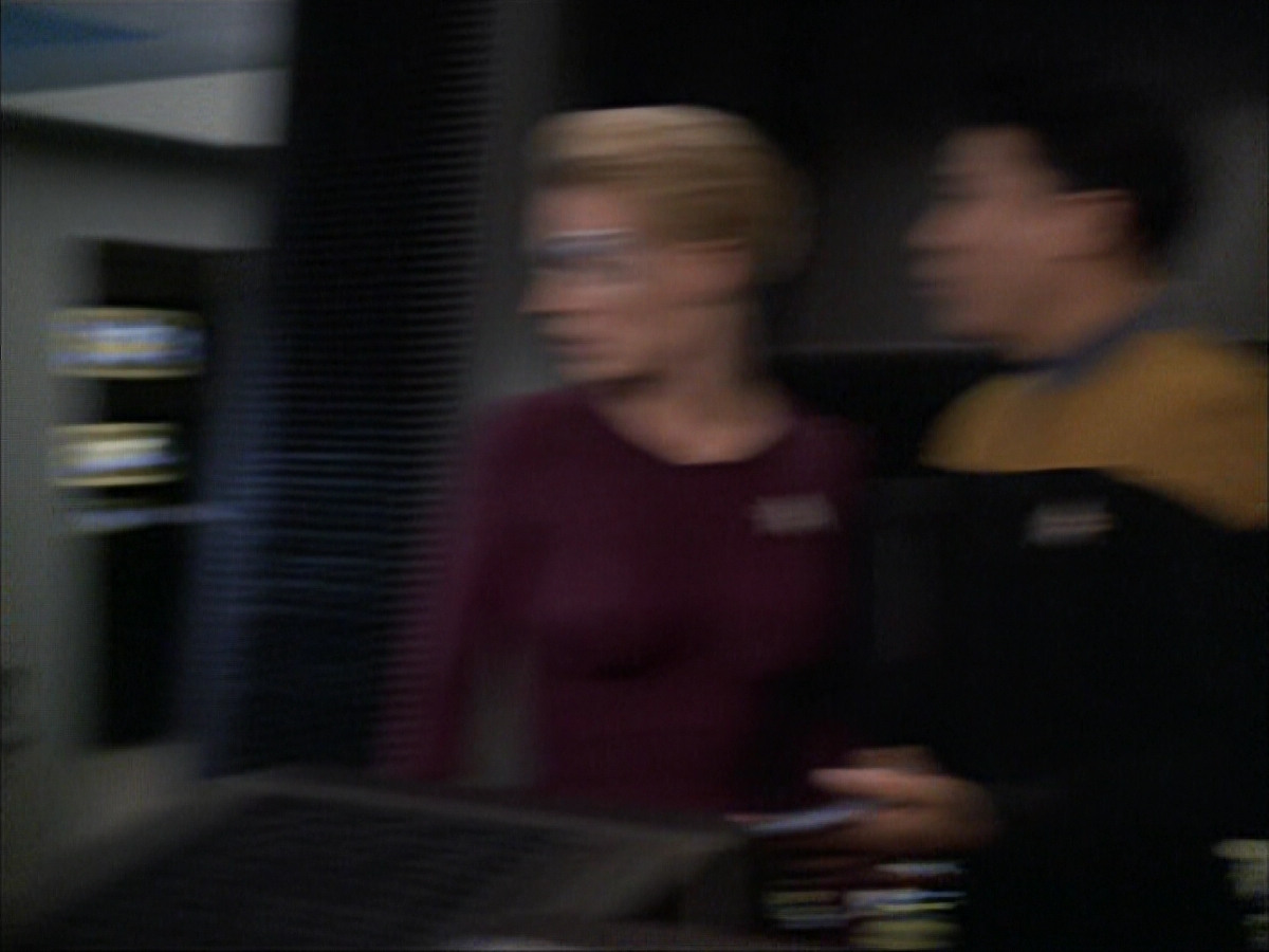 extant_StarTrek_VOY_6x04-TinkerTenorDoctorSpy_01936.jpg