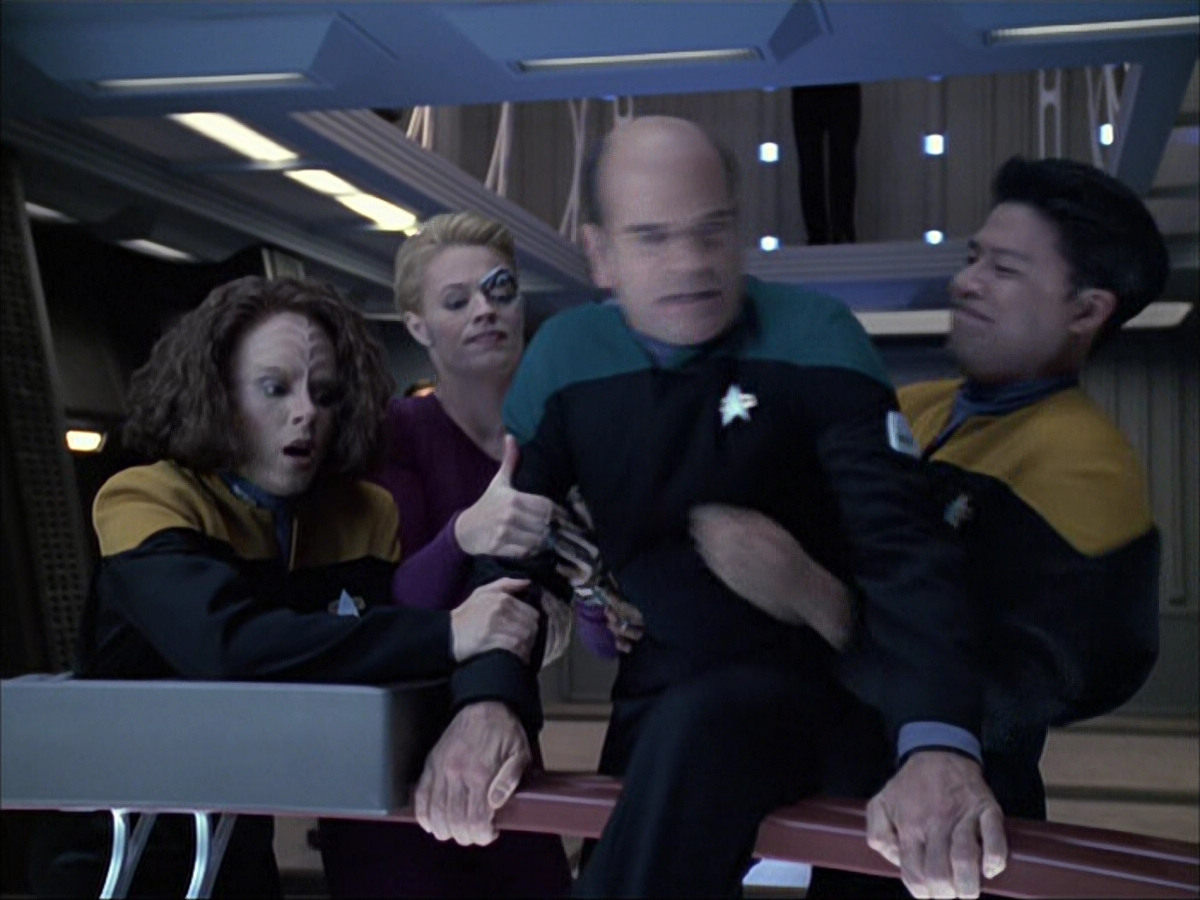 extant_StarTrek_VOY_6x04-TinkerTenorDoctorSpy_01951.jpg