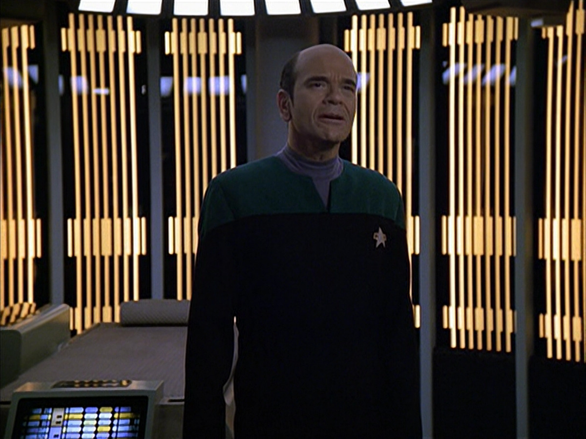 extant_StarTrek_VOY_6x04-TinkerTenorDoctorSpy_01964.jpg