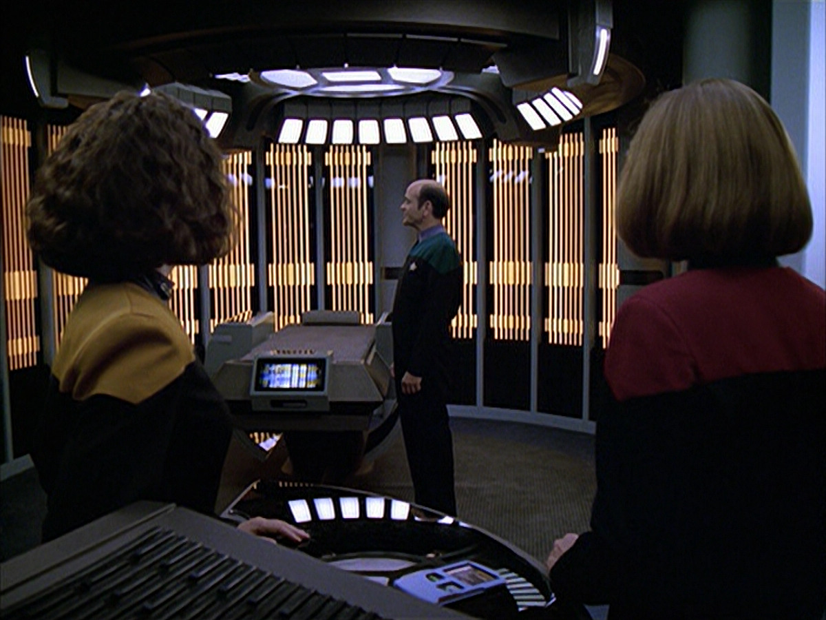 extant_StarTrek_VOY_6x04-TinkerTenorDoctorSpy_01982.jpg