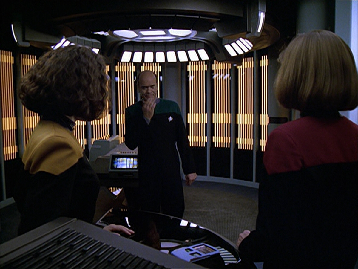 extant_StarTrek_VOY_6x04-TinkerTenorDoctorSpy_01986.jpg