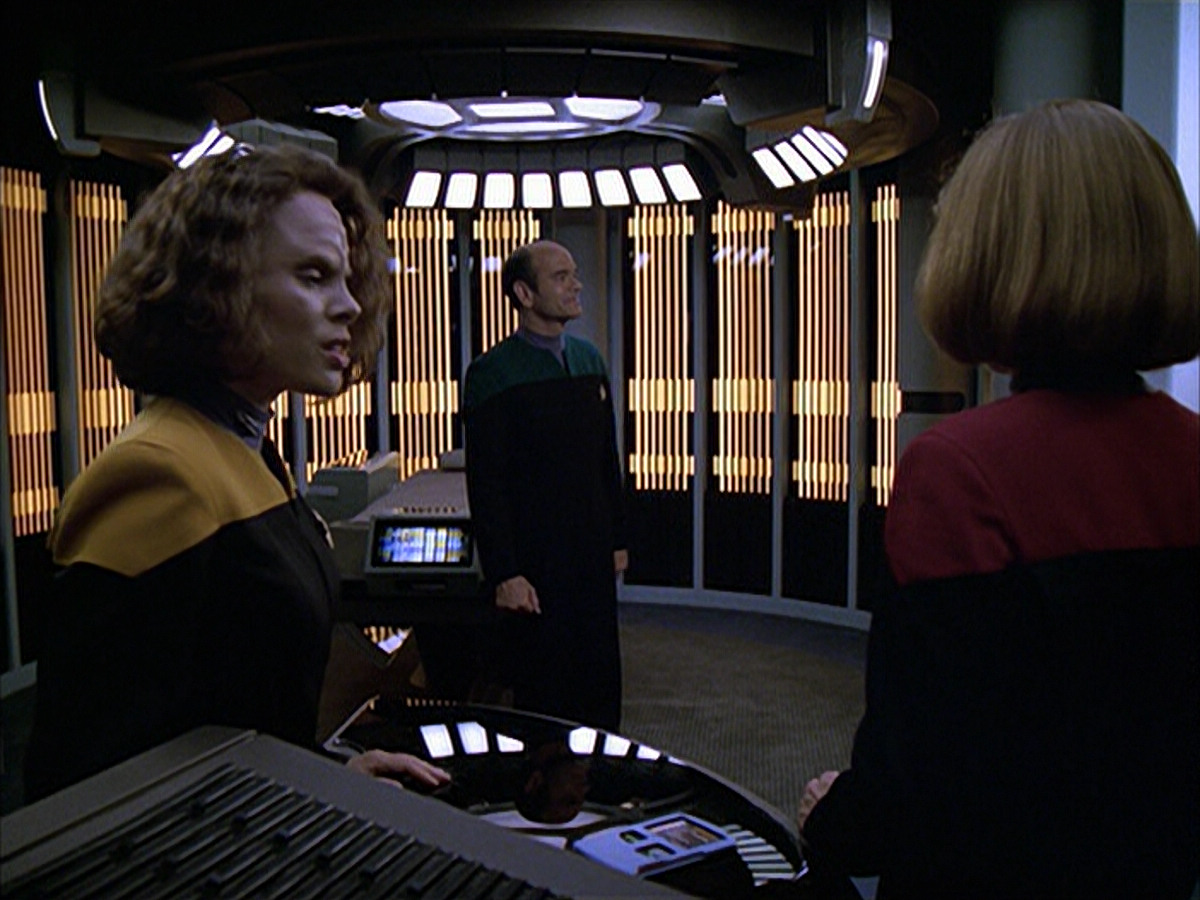 extant_StarTrek_VOY_6x04-TinkerTenorDoctorSpy_01989.jpg