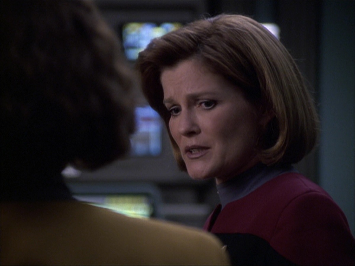extant_StarTrek_VOY_6x04-TinkerTenorDoctorSpy_02001.jpg