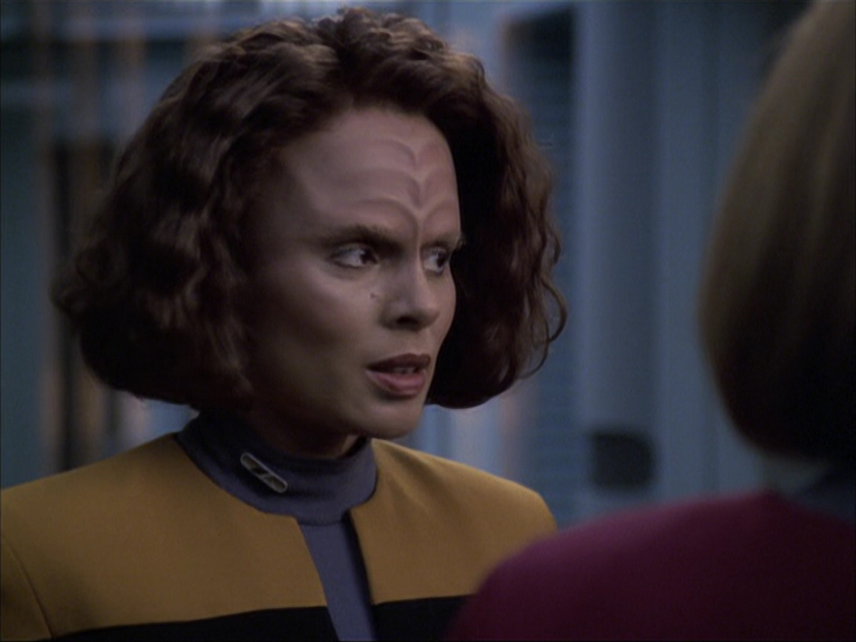 extant_StarTrek_VOY_6x04-TinkerTenorDoctorSpy_02003.jpg