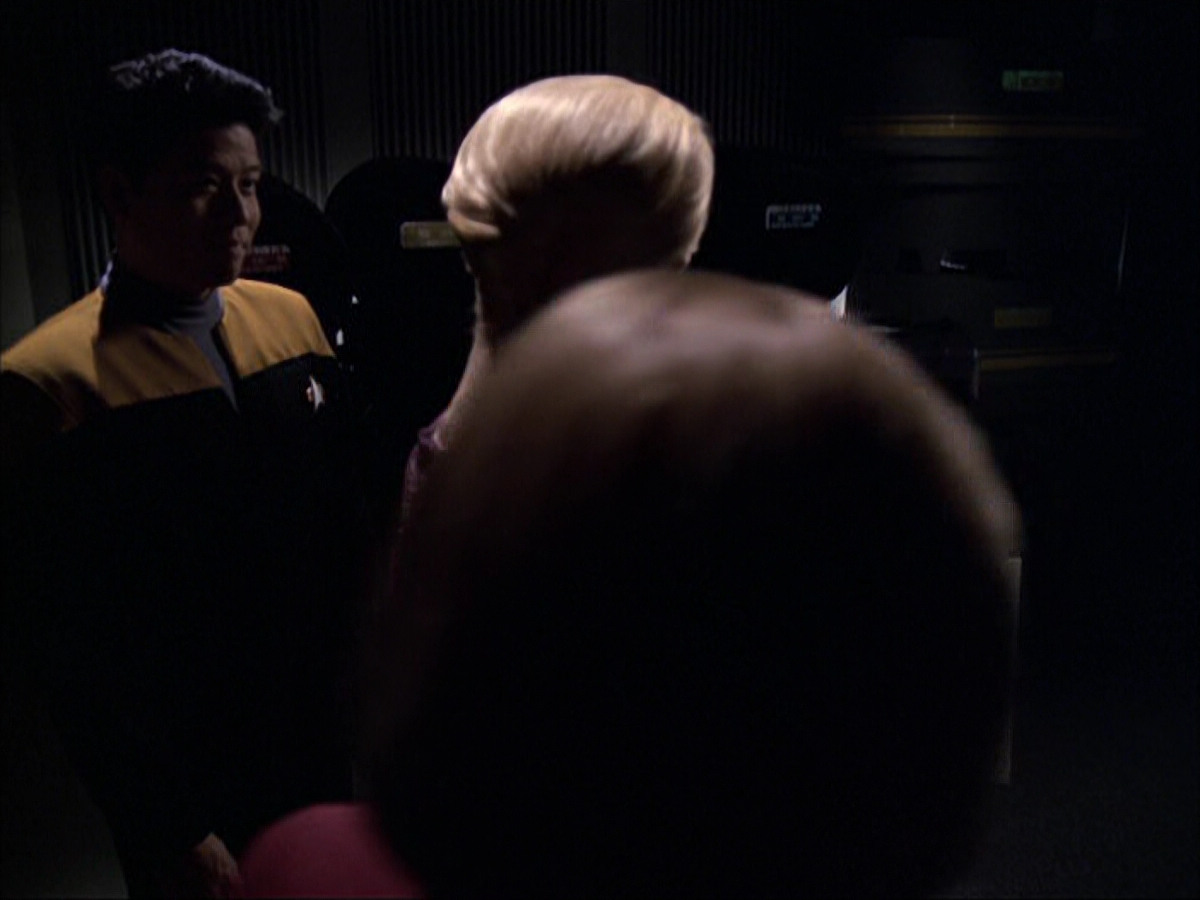 extant_StarTrek_VOY_6x04-TinkerTenorDoctorSpy_02073.jpg