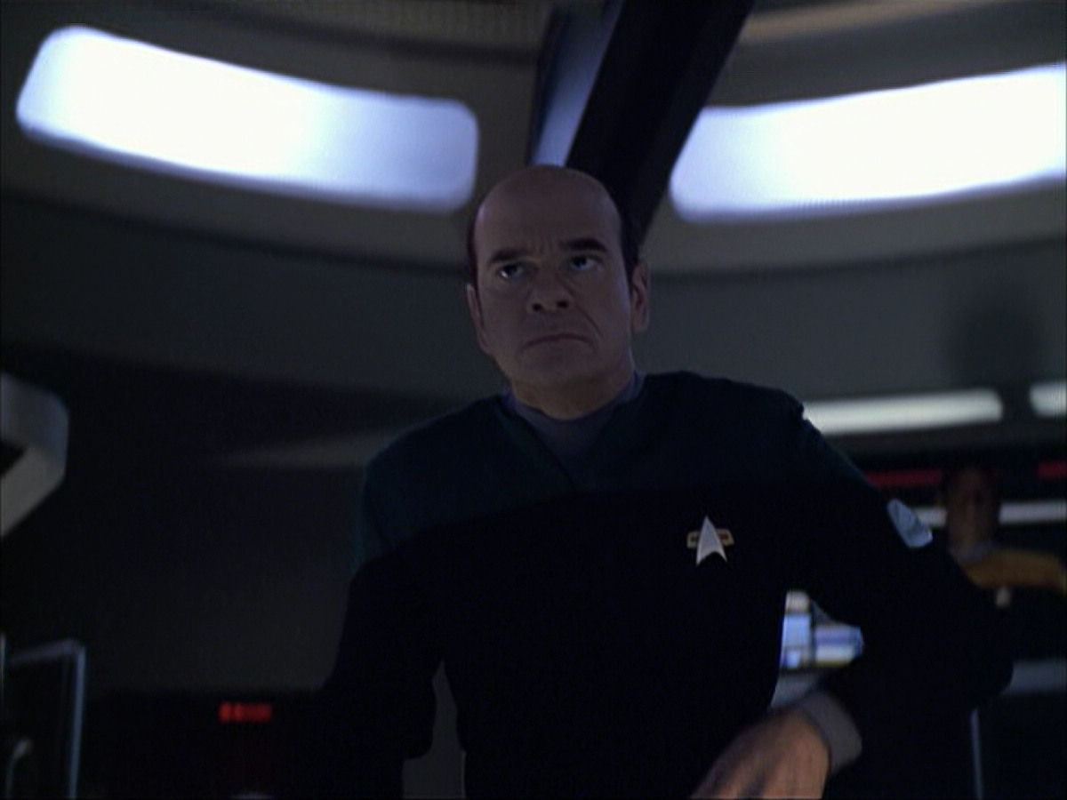 extant_StarTrek_VOY_6x04-TinkerTenorDoctorSpy_02089.jpg