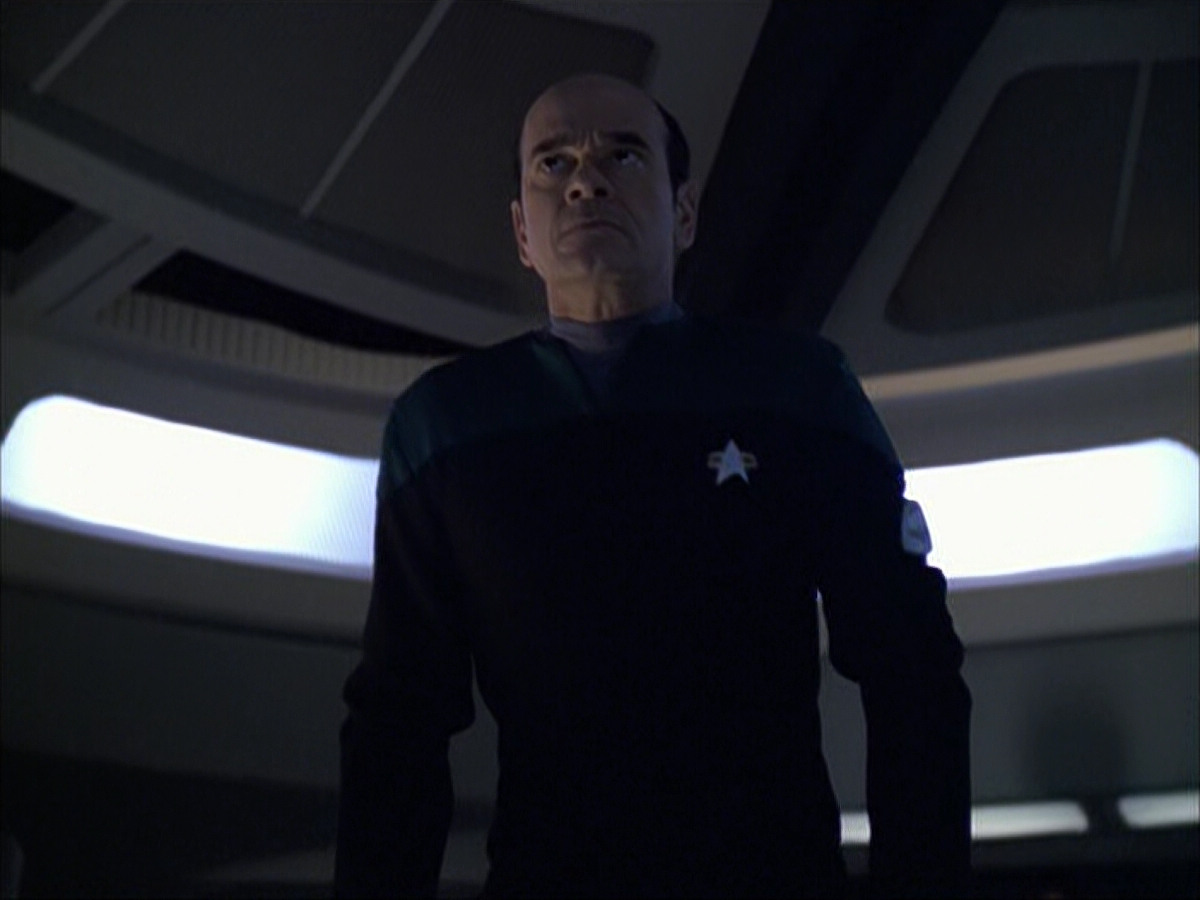 extant_StarTrek_VOY_6x04-TinkerTenorDoctorSpy_02090.jpg