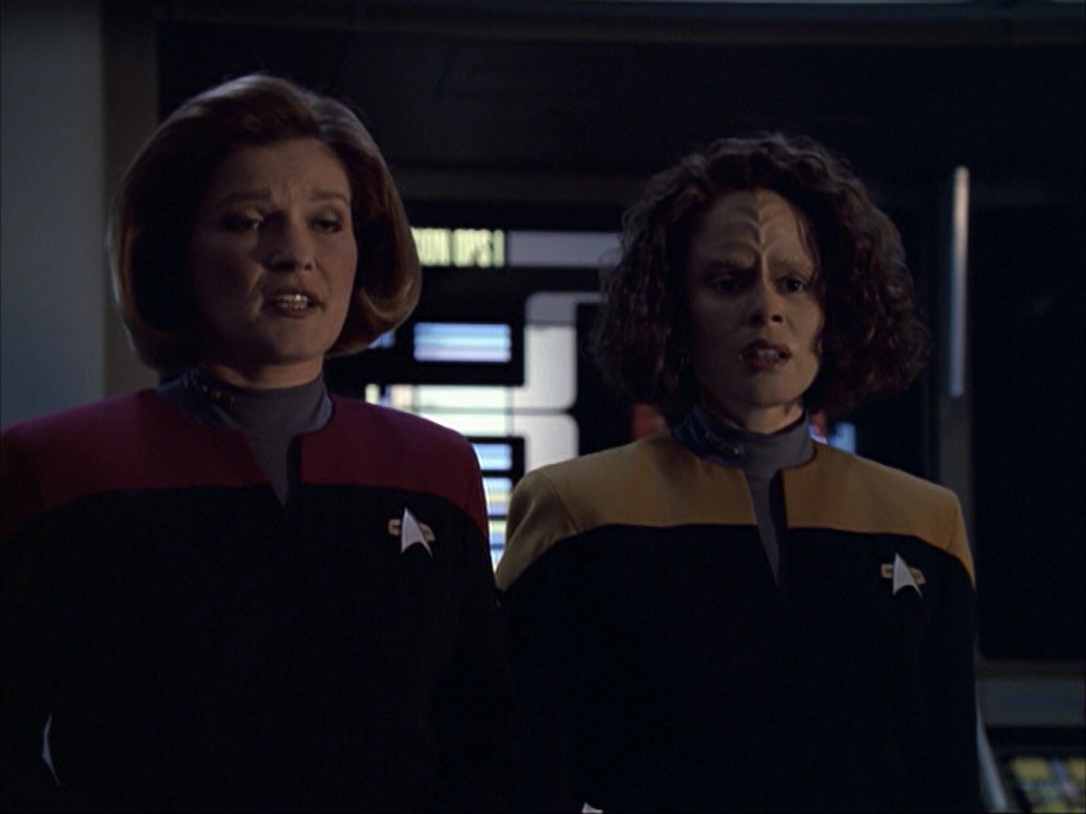 extant_StarTrek_VOY_6x04-TinkerTenorDoctorSpy_02108.jpg