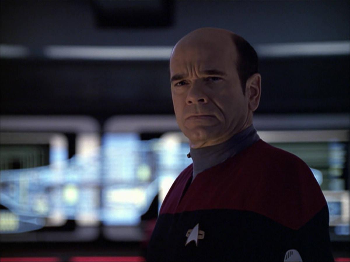 extant_StarTrek_VOY_6x04-TinkerTenorDoctorSpy_02127.jpg