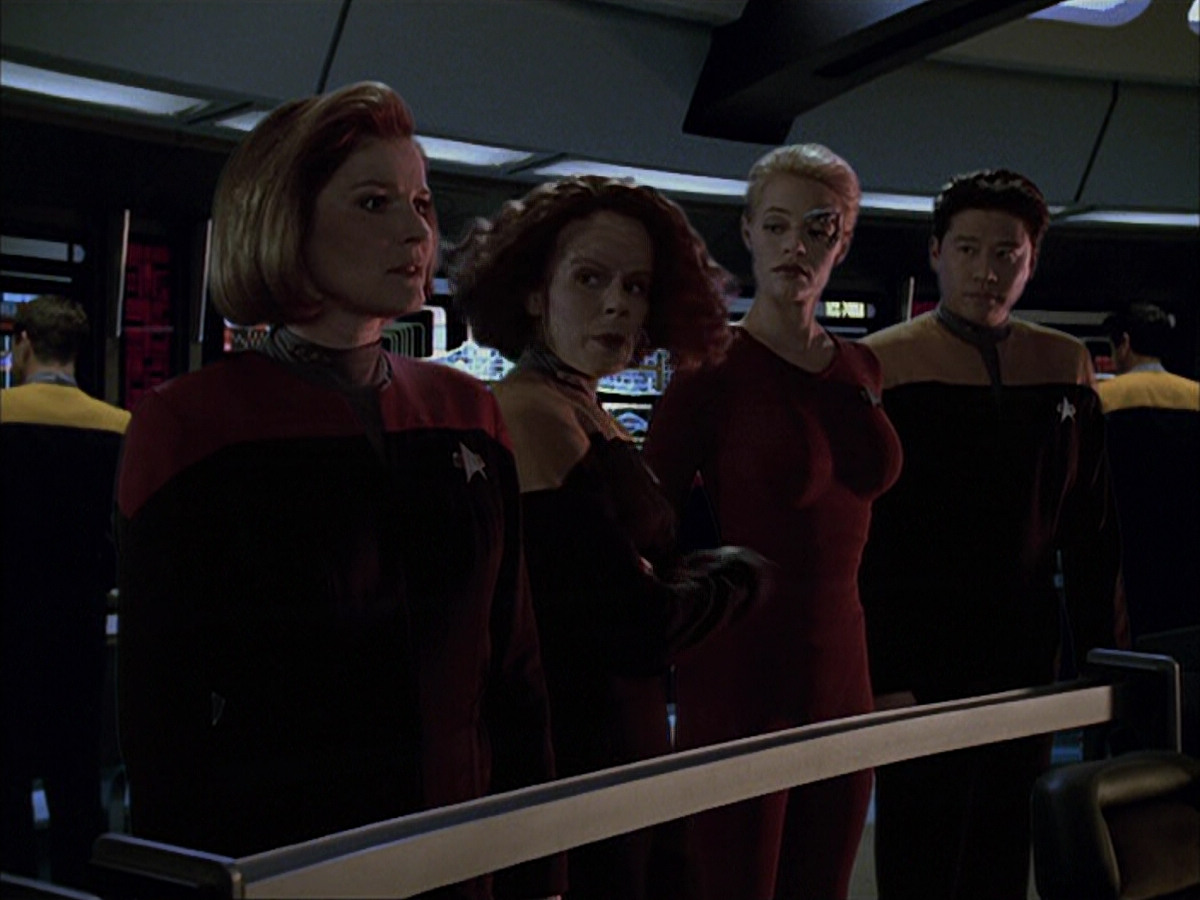 extant_StarTrek_VOY_6x04-TinkerTenorDoctorSpy_02135.jpg