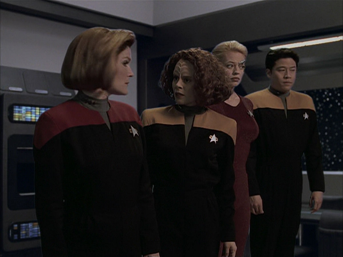 extant_StarTrek_VOY_6x04-TinkerTenorDoctorSpy_02138.jpg