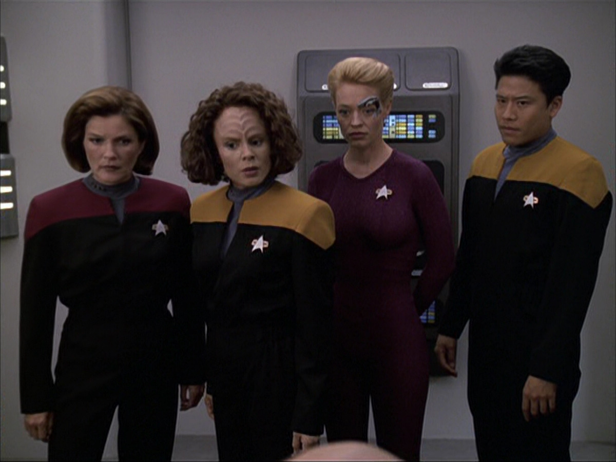 extant_StarTrek_VOY_6x04-TinkerTenorDoctorSpy_02141.jpg
