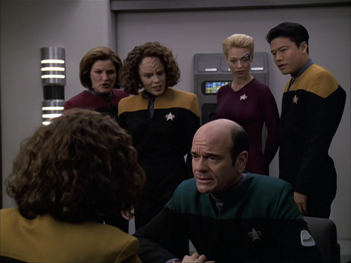 extant_StarTrek_VOY_6x04-TinkerTenorDoctorSpy_02151.jpg