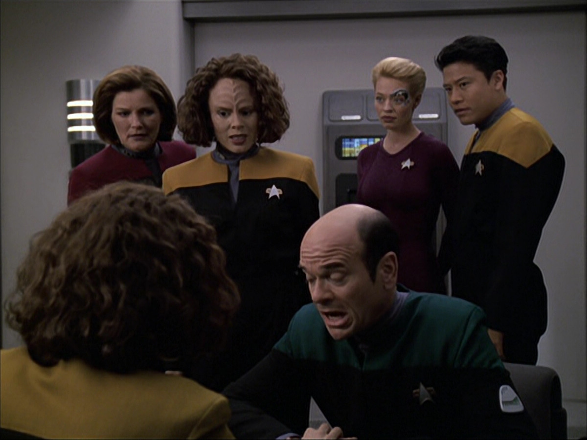 extant_StarTrek_VOY_6x04-TinkerTenorDoctorSpy_02153.jpg