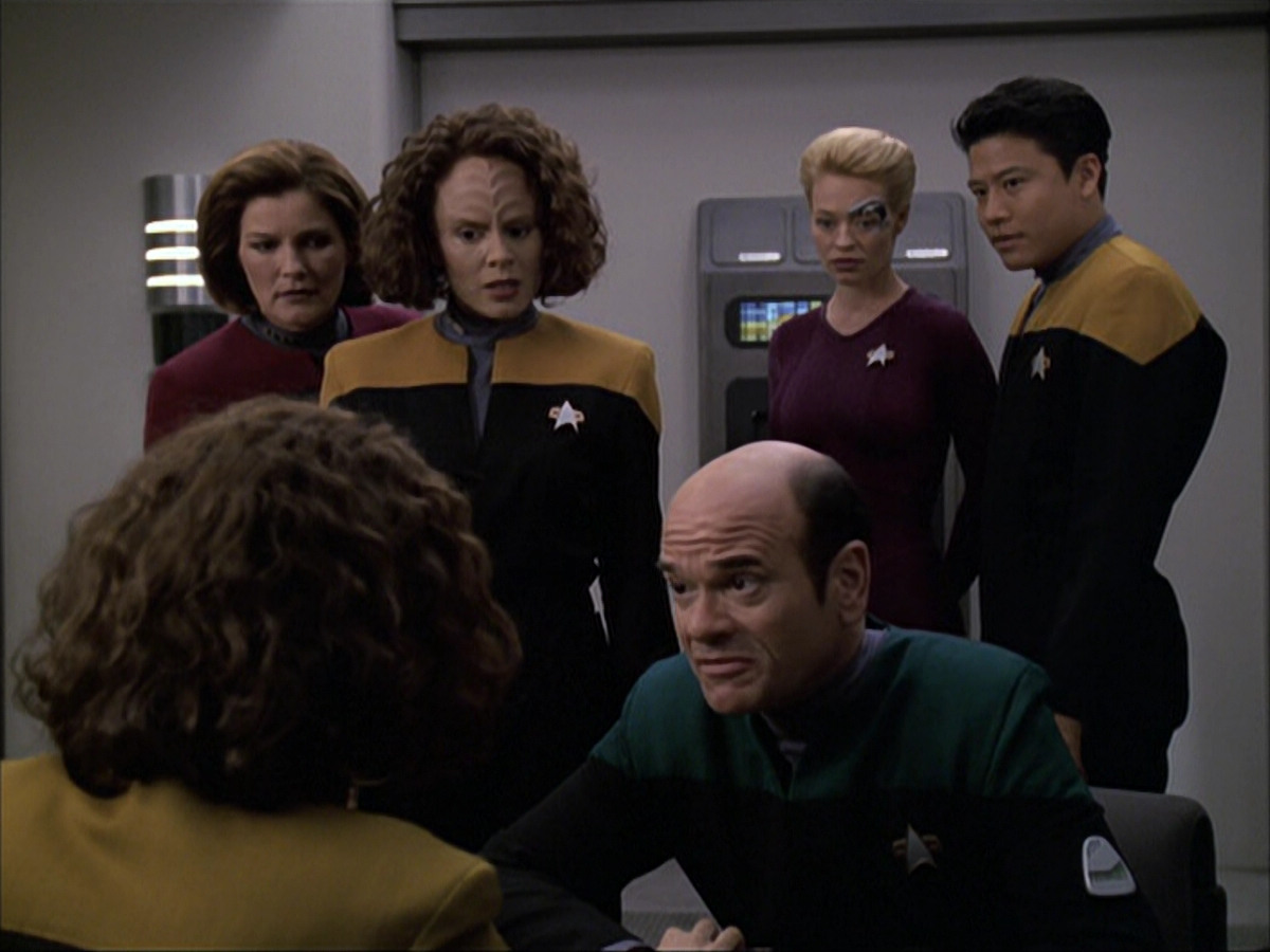 extant_StarTrek_VOY_6x04-TinkerTenorDoctorSpy_02155.jpg