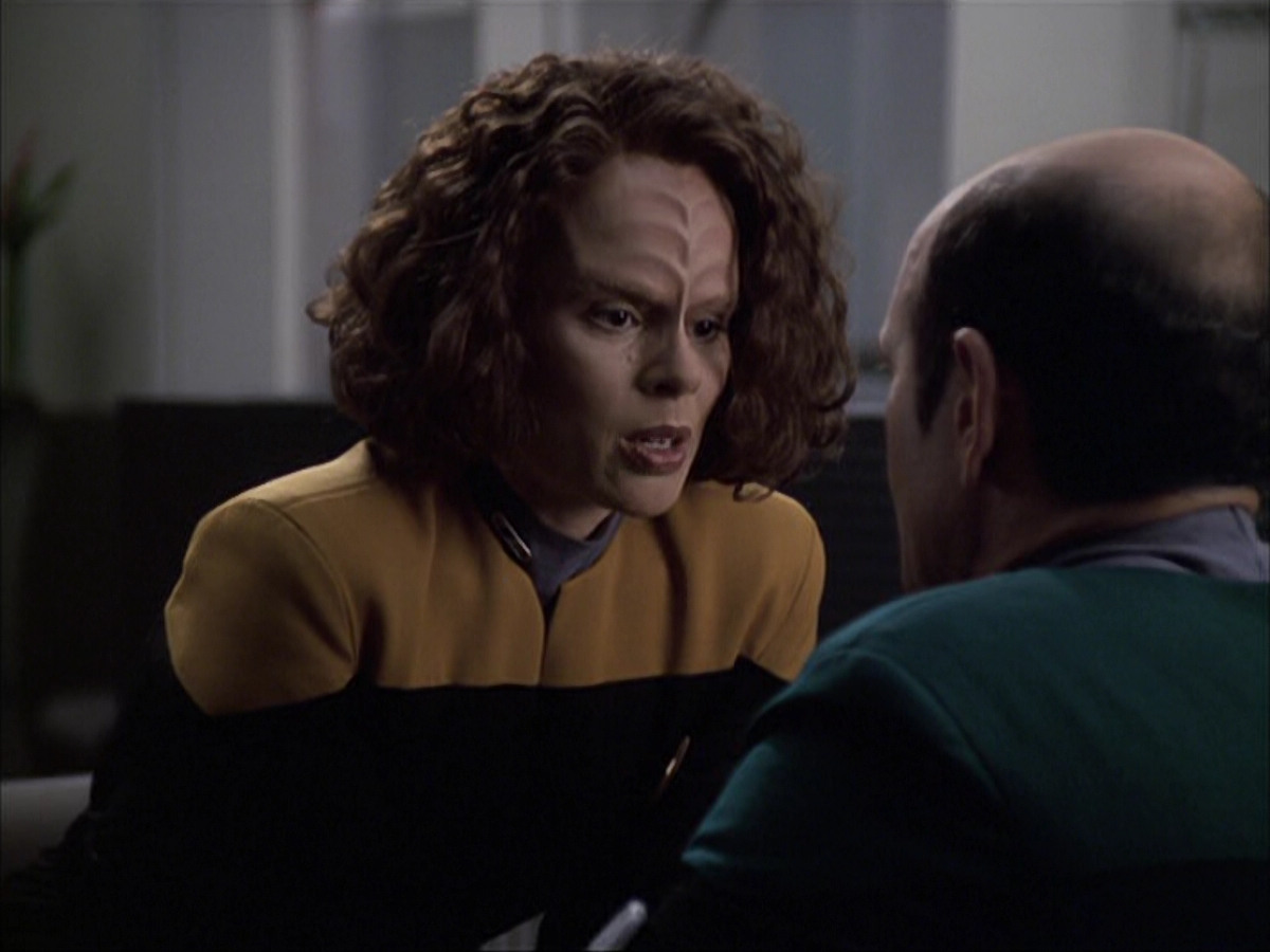 extant_StarTrek_VOY_6x04-TinkerTenorDoctorSpy_02163.jpg