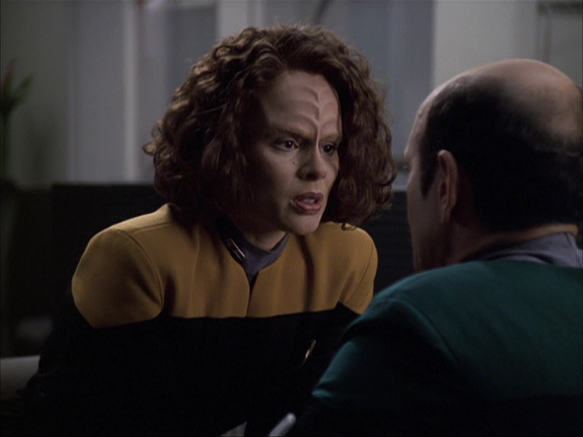 extant_StarTrek_VOY_6x04-TinkerTenorDoctorSpy_02164.jpg