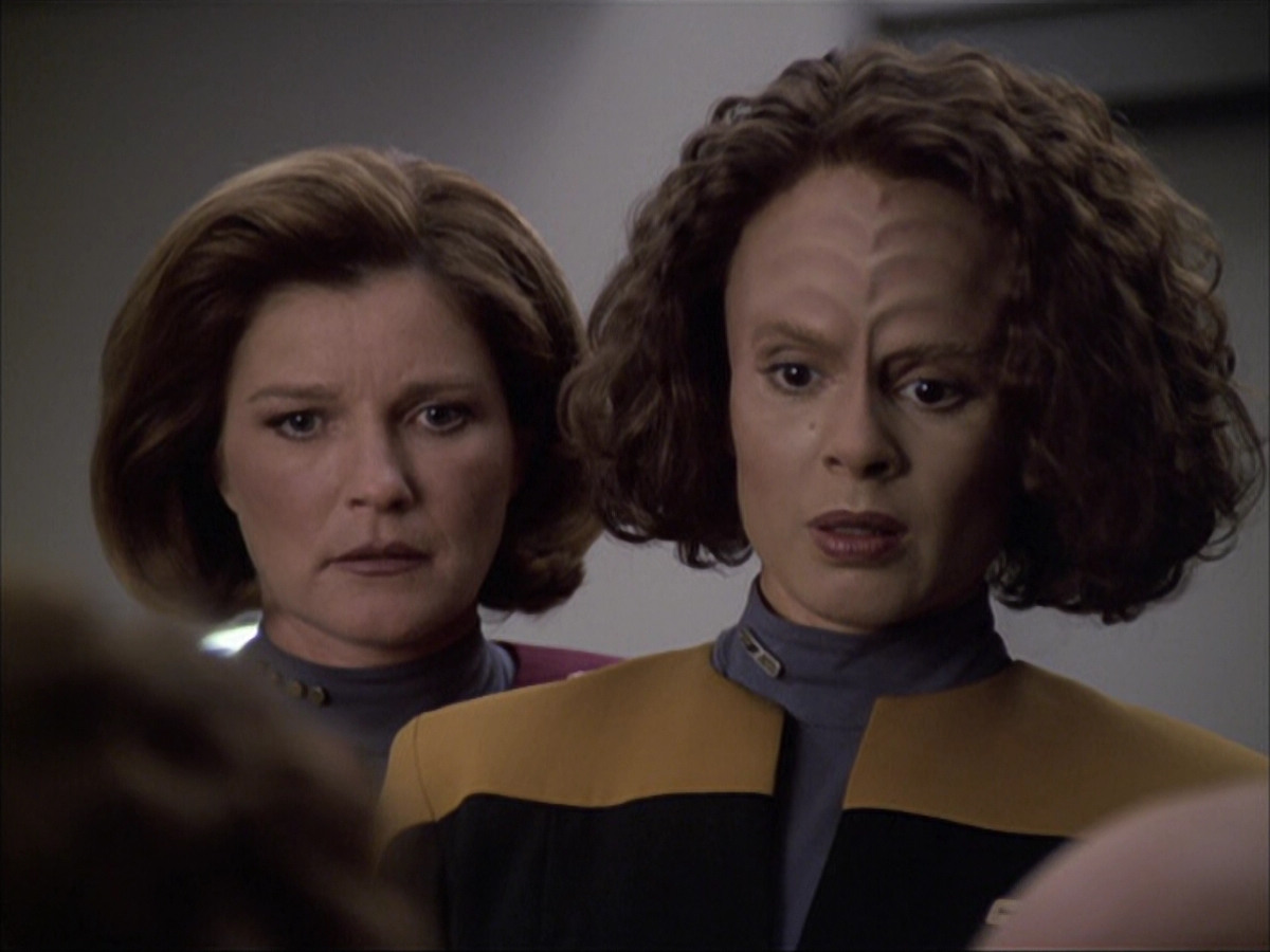 extant_StarTrek_VOY_6x04-TinkerTenorDoctorSpy_02165.jpg