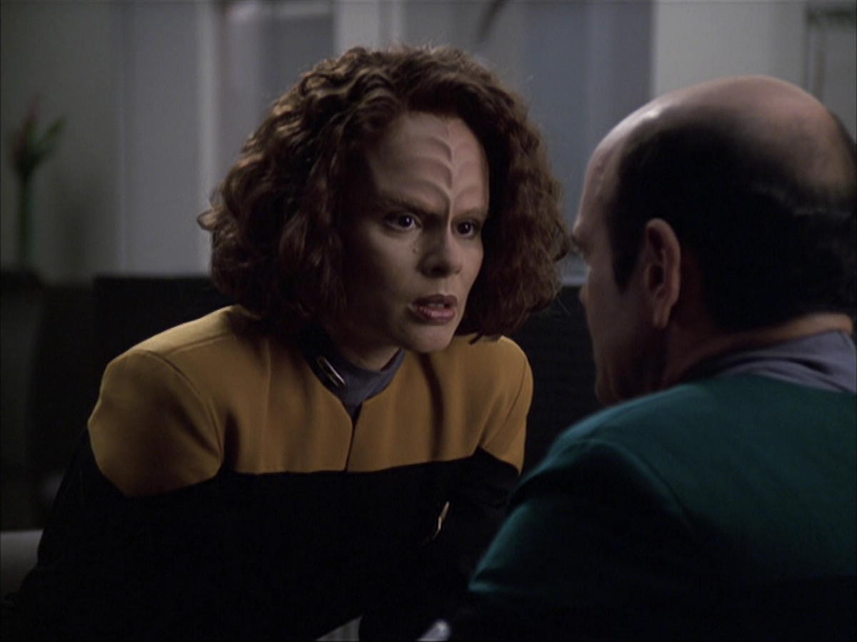 extant_StarTrek_VOY_6x04-TinkerTenorDoctorSpy_02168.jpg