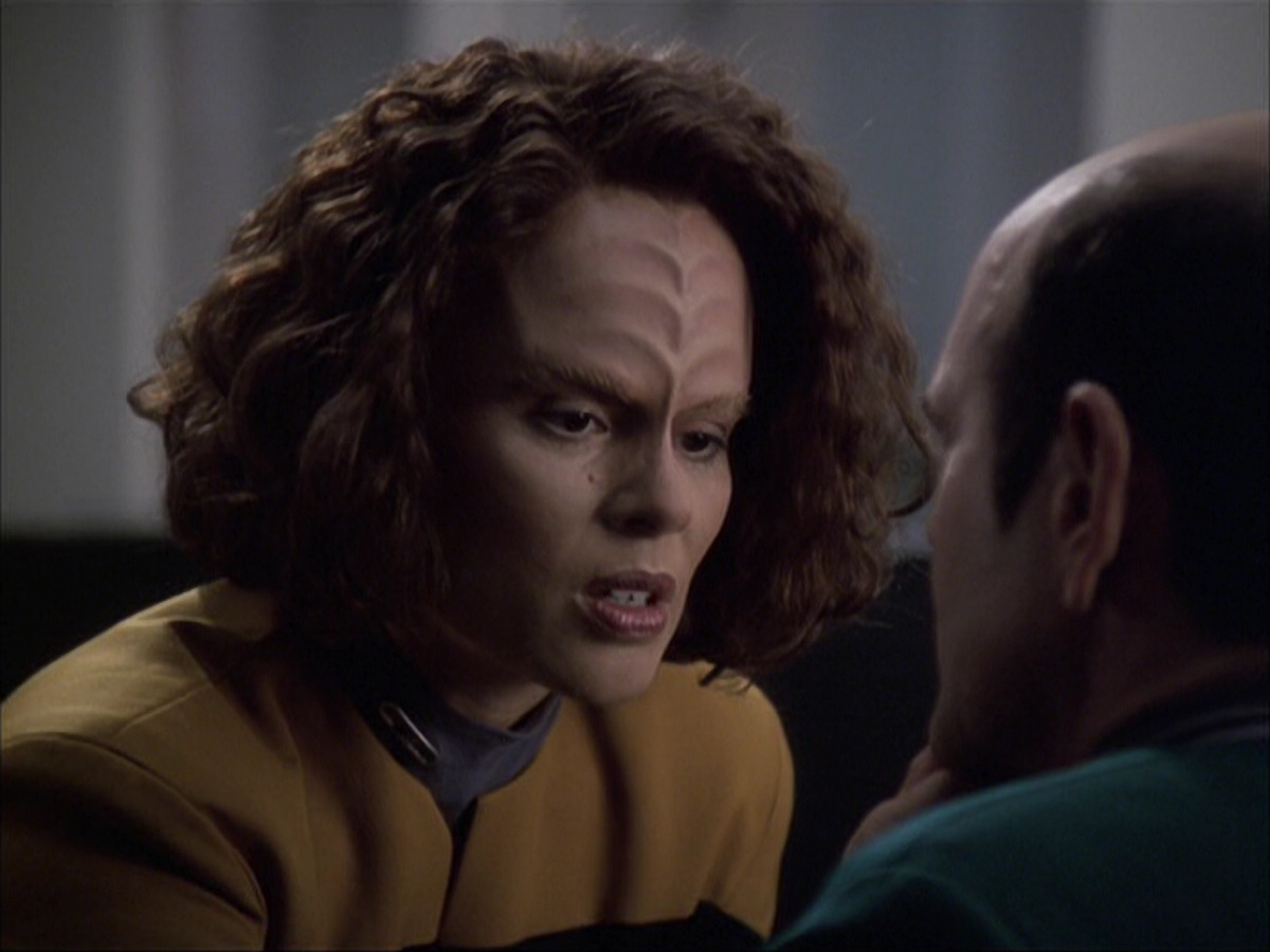 extant_StarTrek_VOY_6x04-TinkerTenorDoctorSpy_02181.jpg