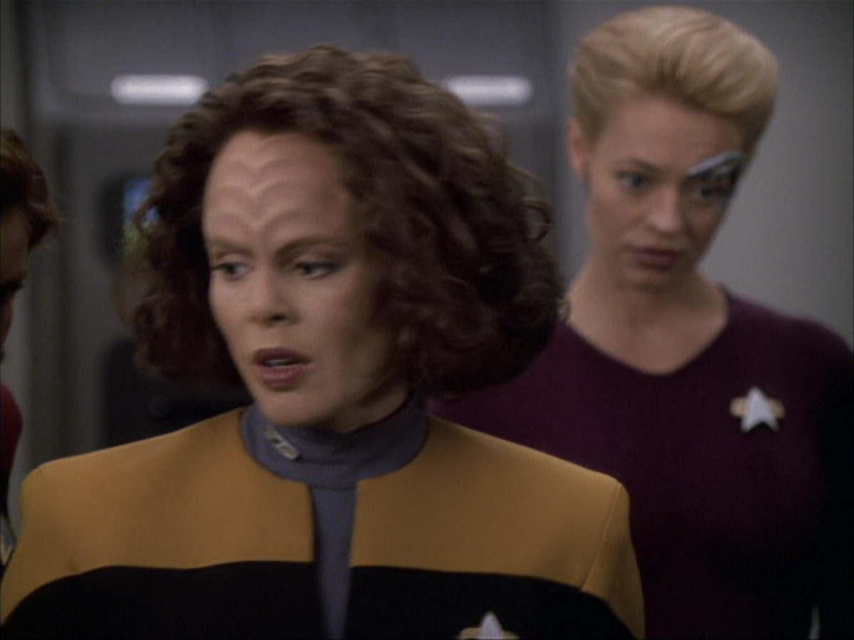 extant_StarTrek_VOY_6x04-TinkerTenorDoctorSpy_02185.jpg