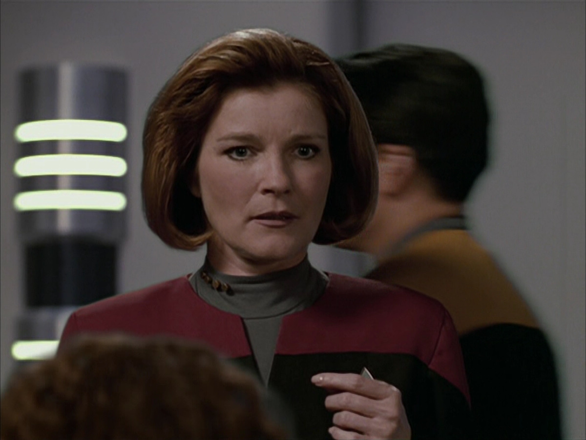 extant_StarTrek_VOY_6x04-TinkerTenorDoctorSpy_02195.jpg