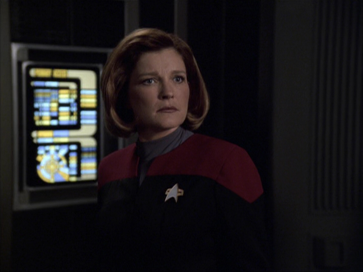 extant_StarTrek_VOY_6x04-TinkerTenorDoctorSpy_02207.jpg