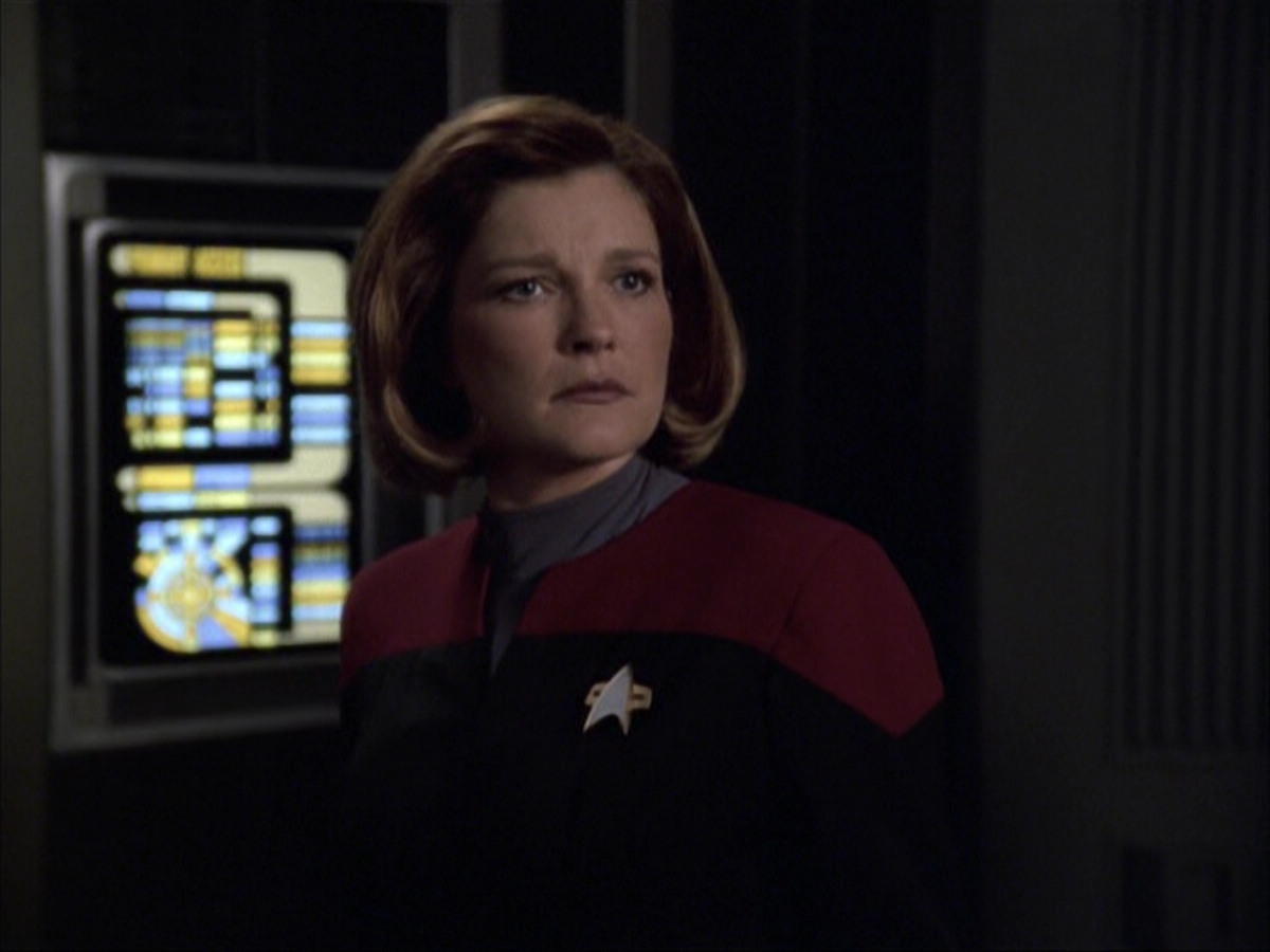 extant_StarTrek_VOY_6x04-TinkerTenorDoctorSpy_02208.jpg