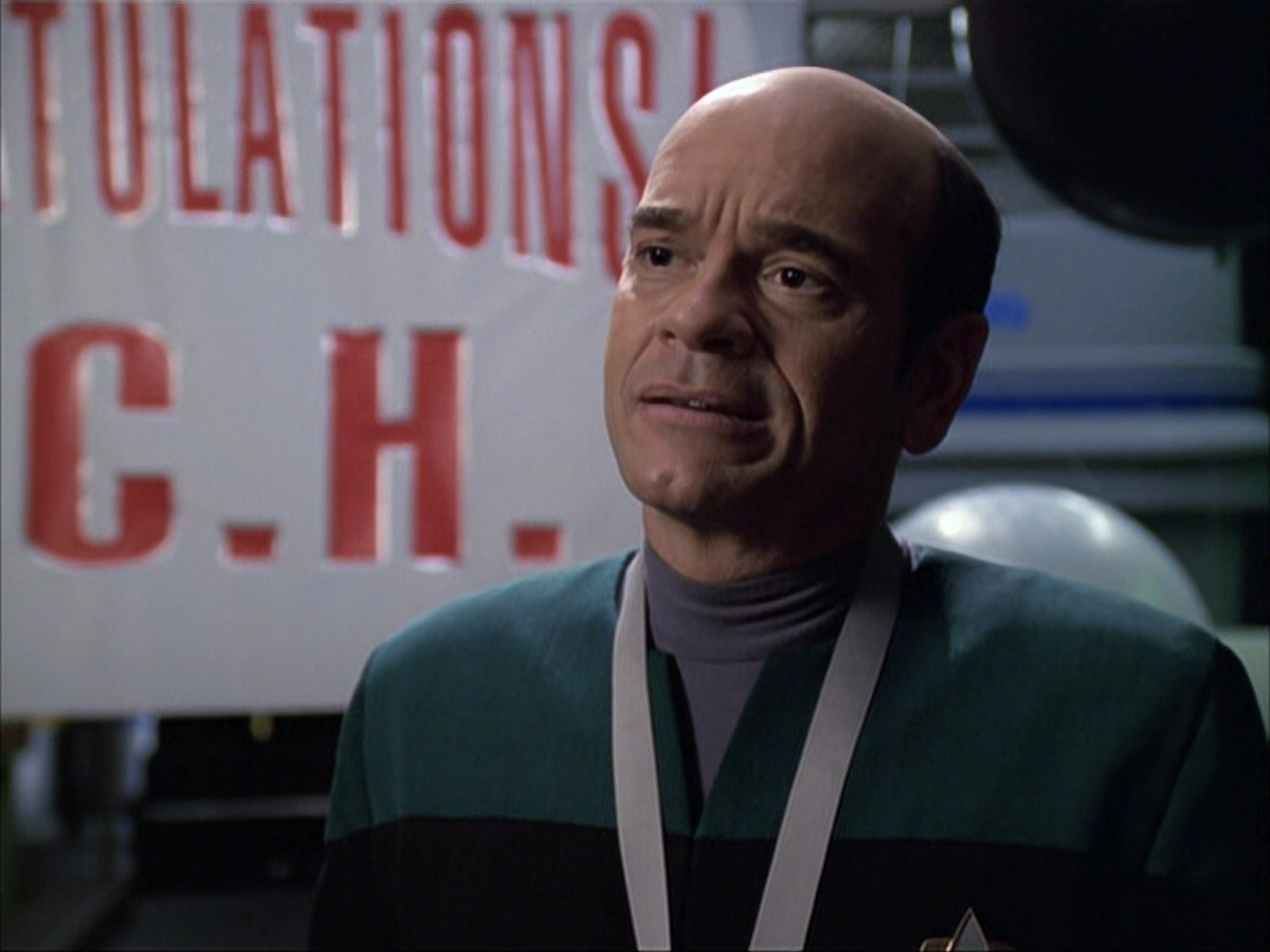 extant_StarTrek_VOY_6x04-TinkerTenorDoctorSpy_02213.jpg