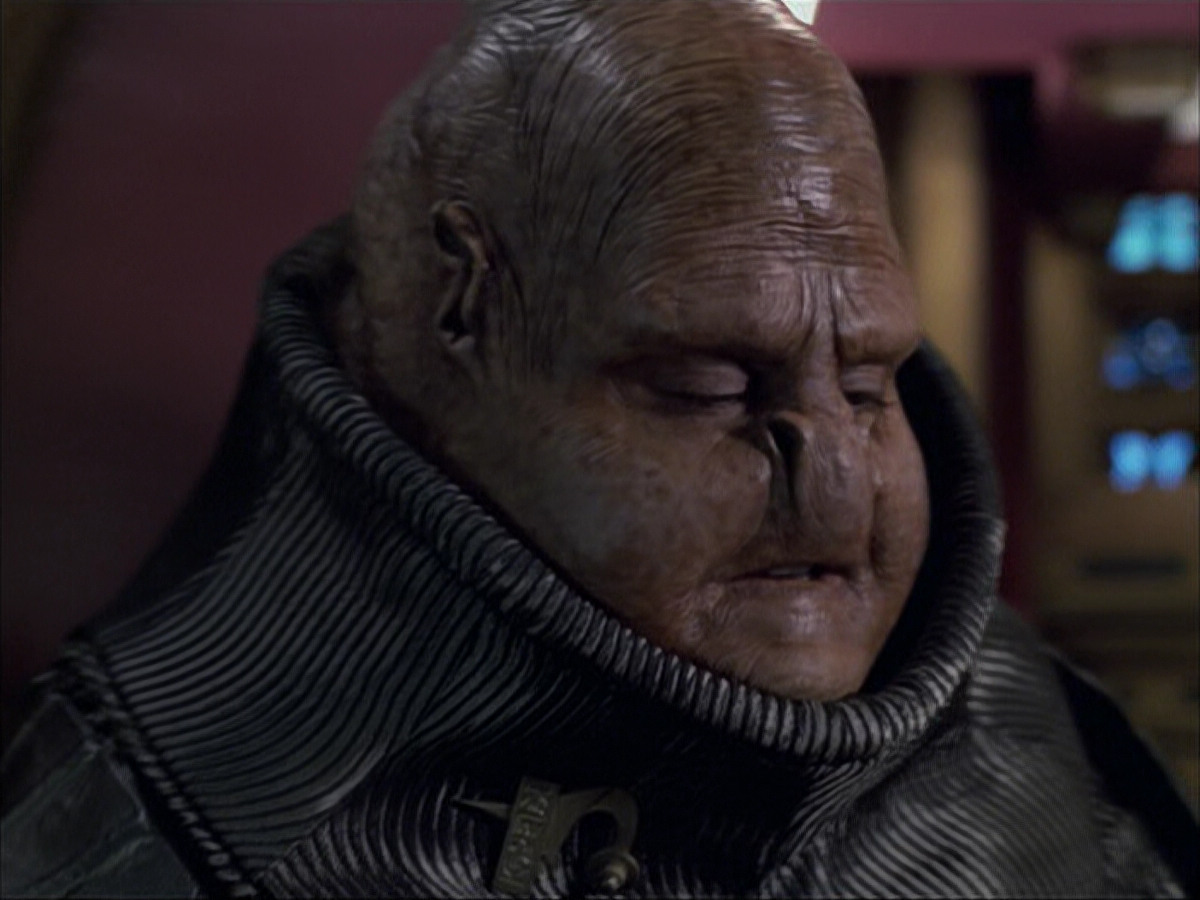 extant_StarTrek_VOY_6x04-TinkerTenorDoctorSpy_02233.jpg