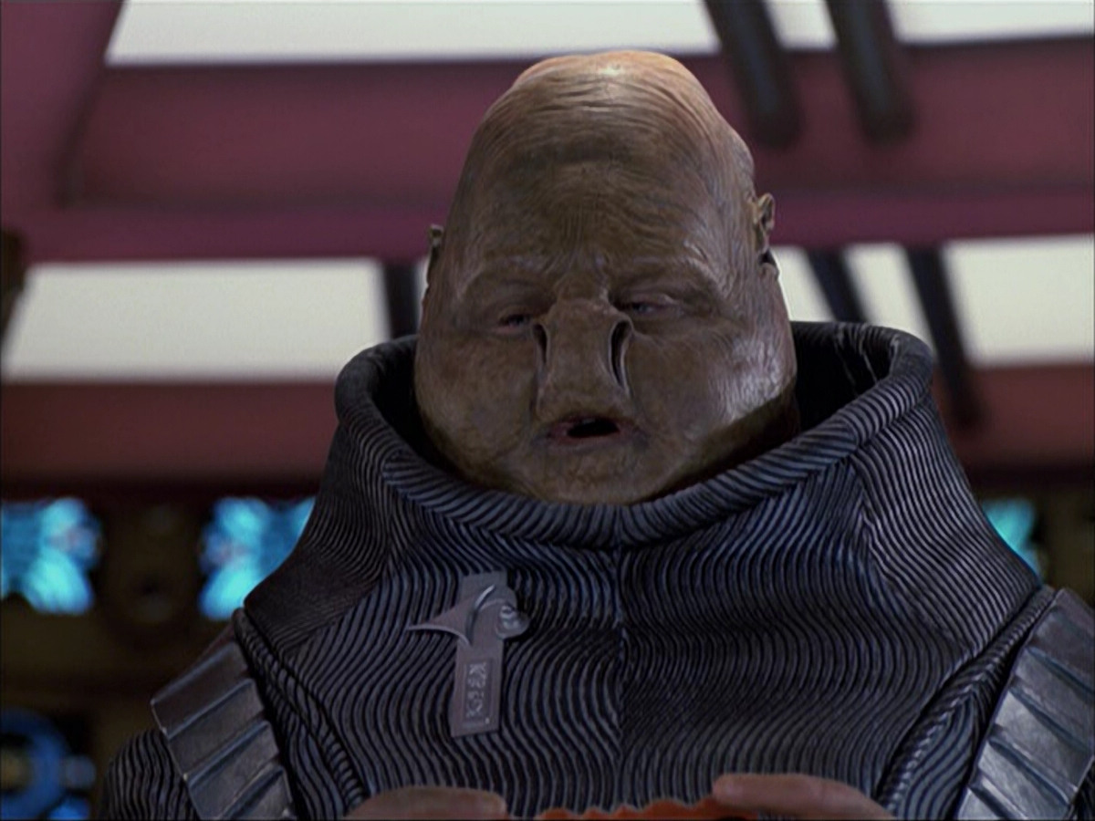 extant_StarTrek_VOY_6x04-TinkerTenorDoctorSpy_02272.jpg