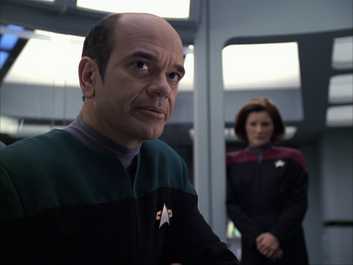 extant_StarTrek_VOY_6x04-TinkerTenorDoctorSpy_02416.jpg