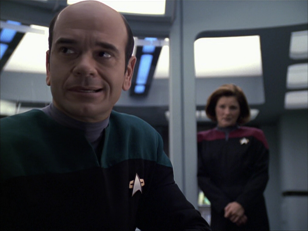 extant_StarTrek_VOY_6x04-TinkerTenorDoctorSpy_02421.jpg