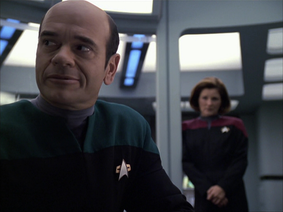 extant_StarTrek_VOY_6x04-TinkerTenorDoctorSpy_02422.jpg