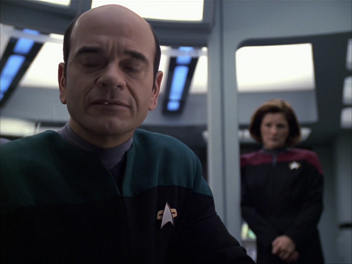 extant_StarTrek_VOY_6x04-TinkerTenorDoctorSpy_02436.jpg