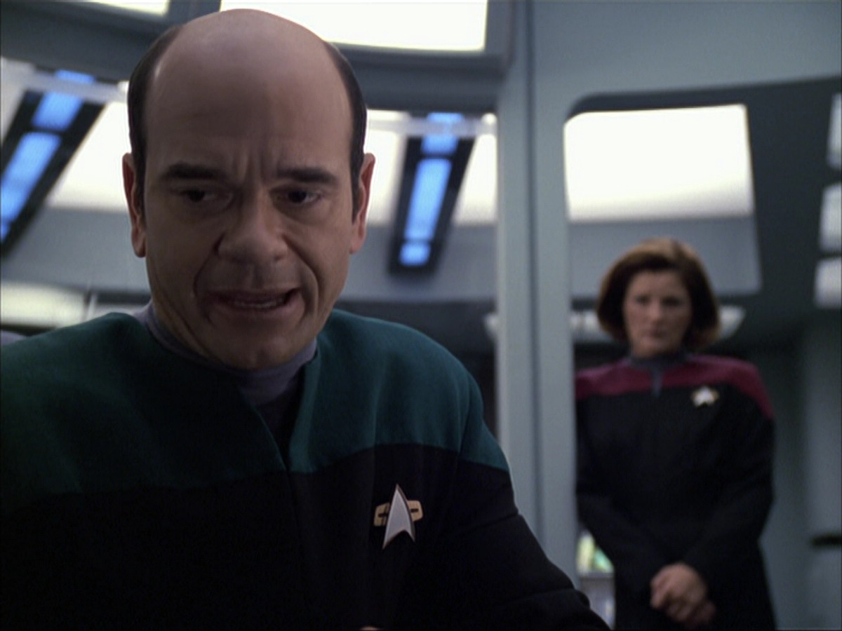 extant_StarTrek_VOY_6x04-TinkerTenorDoctorSpy_02437.jpg