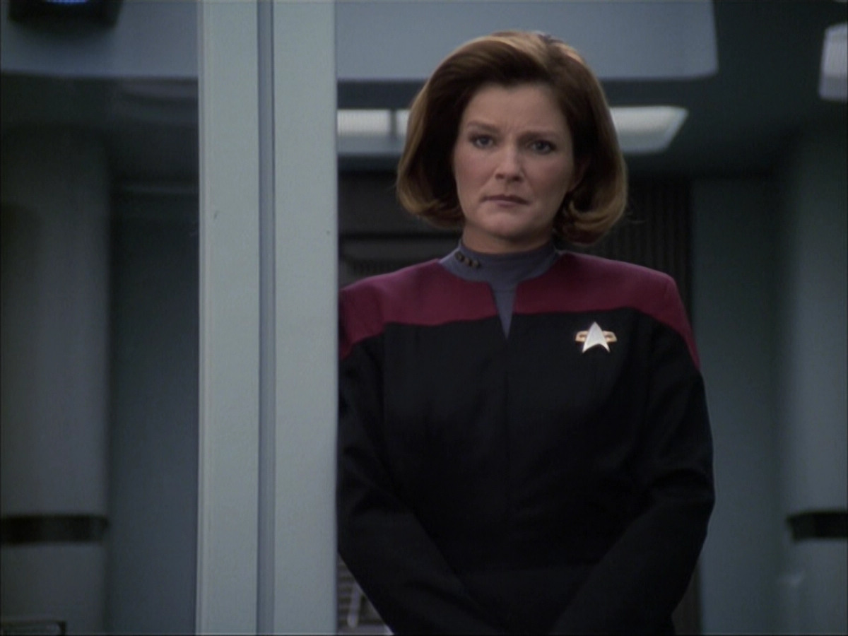 extant_StarTrek_VOY_6x04-TinkerTenorDoctorSpy_02440.jpg