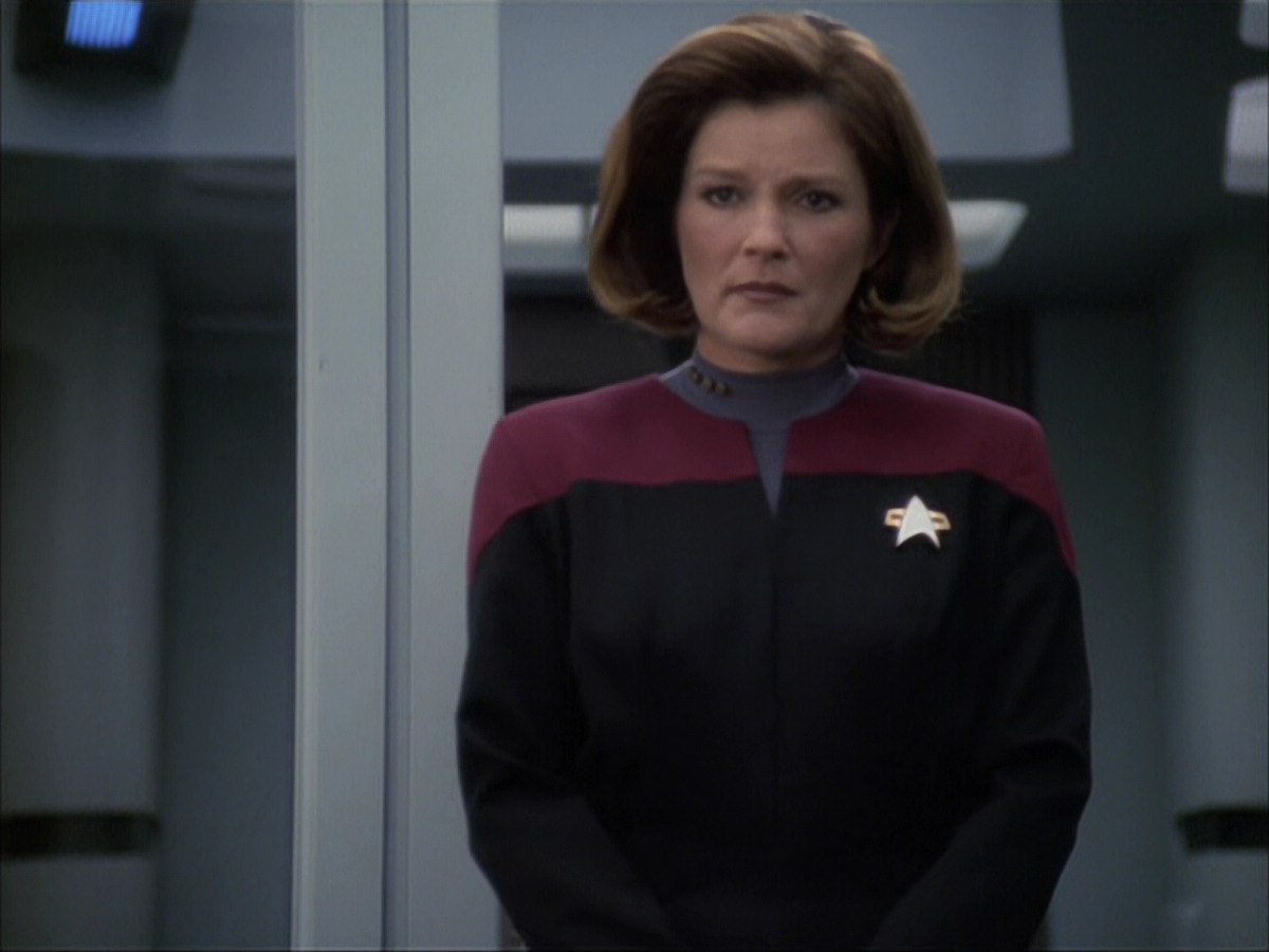 extant_StarTrek_VOY_6x04-TinkerTenorDoctorSpy_02441.jpg