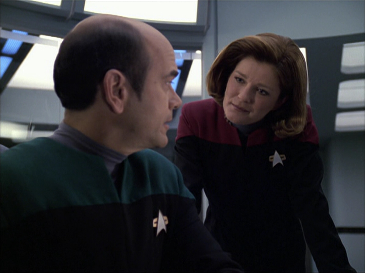 extant_StarTrek_VOY_6x04-TinkerTenorDoctorSpy_02465.jpg