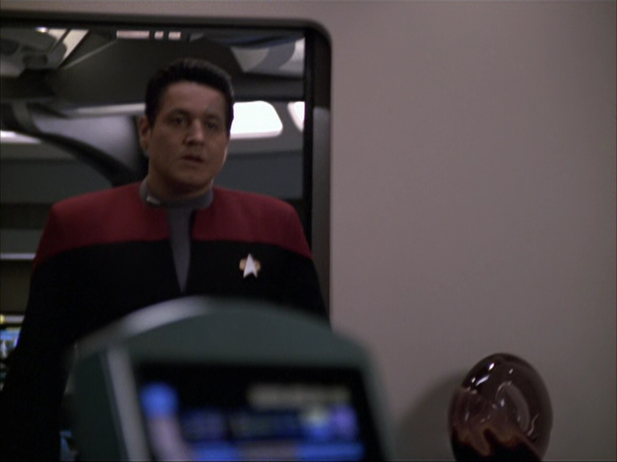 extant_StarTrek_VOY_6x04-TinkerTenorDoctorSpy_02477.jpg