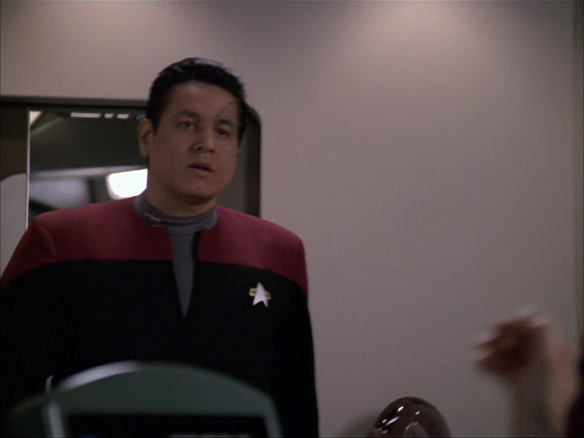 extant_StarTrek_VOY_6x04-TinkerTenorDoctorSpy_02478.jpg