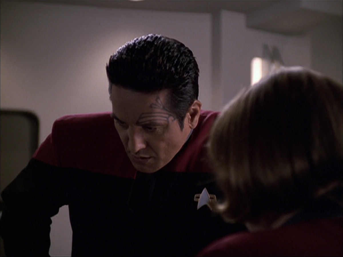 extant_StarTrek_VOY_6x04-TinkerTenorDoctorSpy_02485.jpg