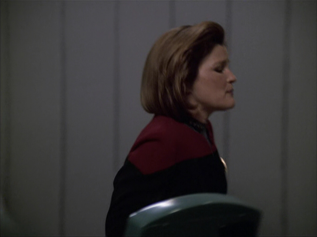 extant_StarTrek_VOY_6x04-TinkerTenorDoctorSpy_02495.jpg