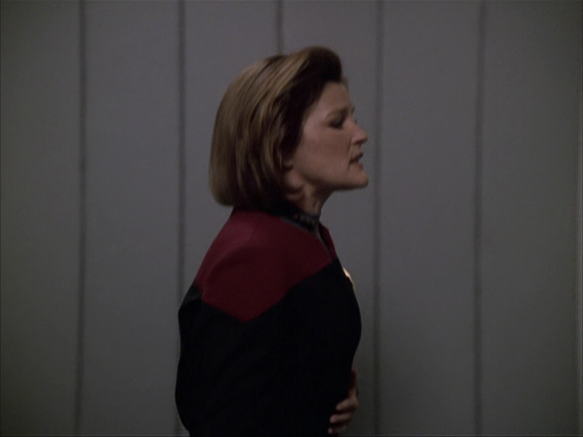 extant_StarTrek_VOY_6x04-TinkerTenorDoctorSpy_02496.jpg
