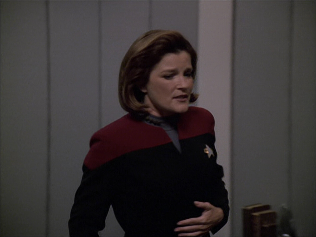 extant_StarTrek_VOY_6x04-TinkerTenorDoctorSpy_02497.jpg