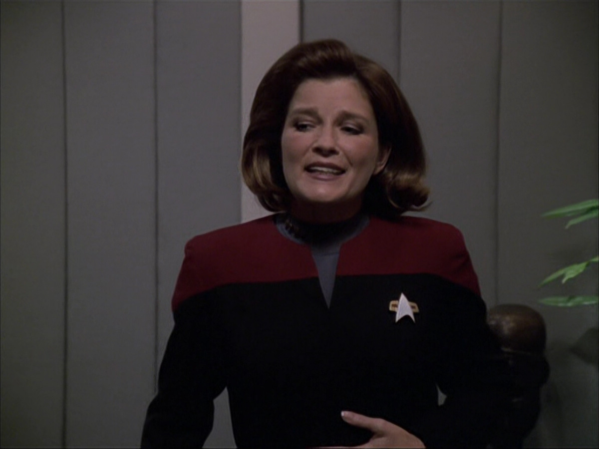 extant_StarTrek_VOY_6x04-TinkerTenorDoctorSpy_02498.jpg